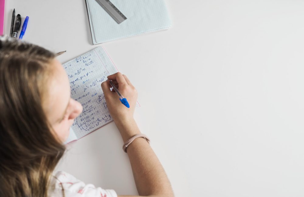 les-eleves-resolvent-des-problemes-mathematiques